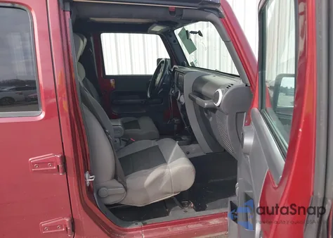 2010 Jeep Wrangler Unlimited Sahara z USA, uszkodzony, nr VIN 1J4BB5H18AL109197